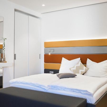הרצוגנאוראך Seven Hotel + Boardinghouse מראה חיצוני תמונה